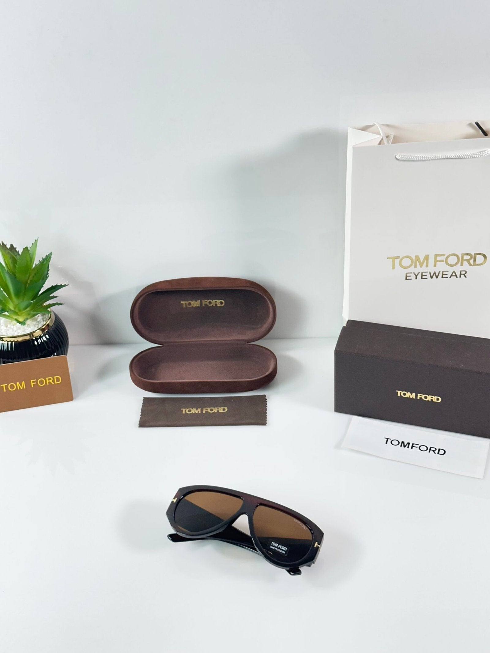 TOM 9577 Brown