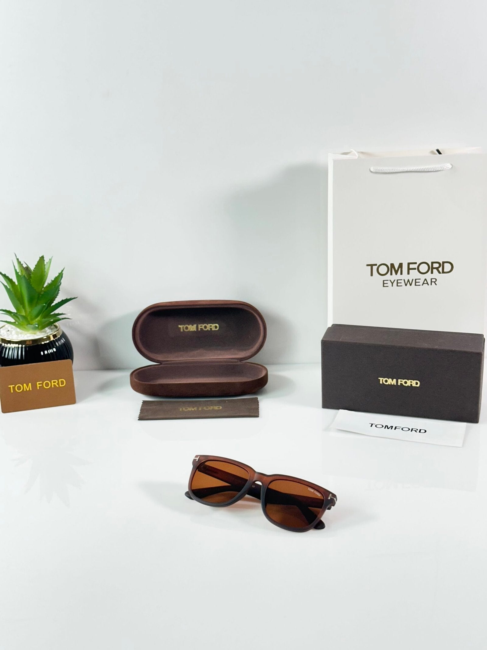 TOM 0775 Brown