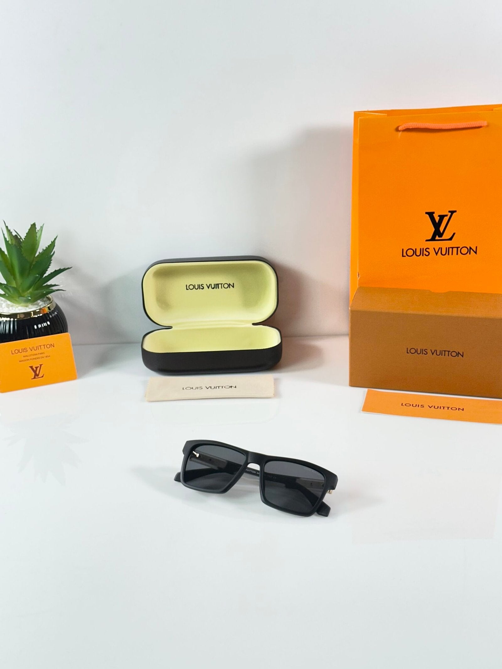 Louis_Vuitton_2191_Mate_Black