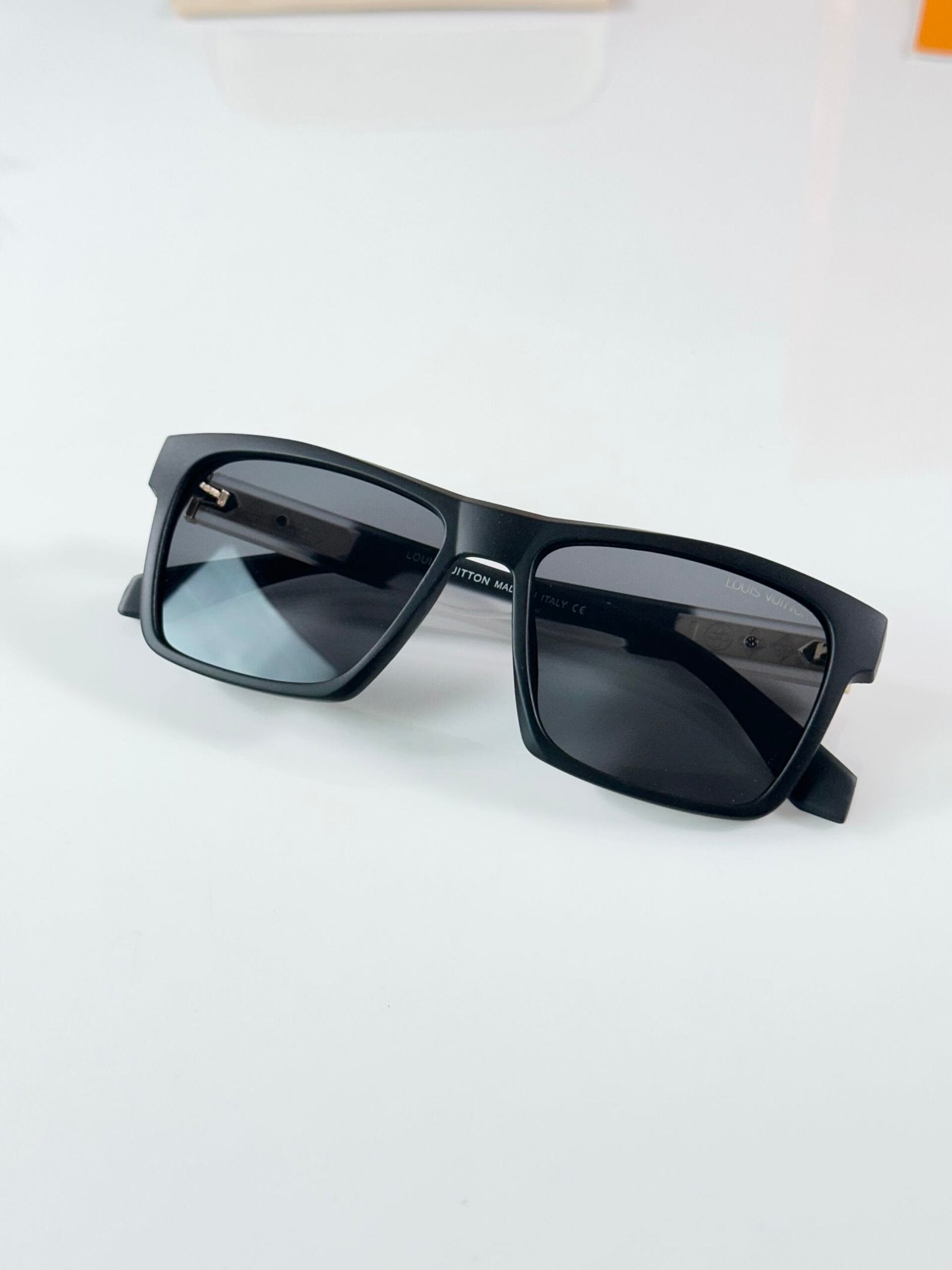 Louis_Vuitton_2191_Mate_Black