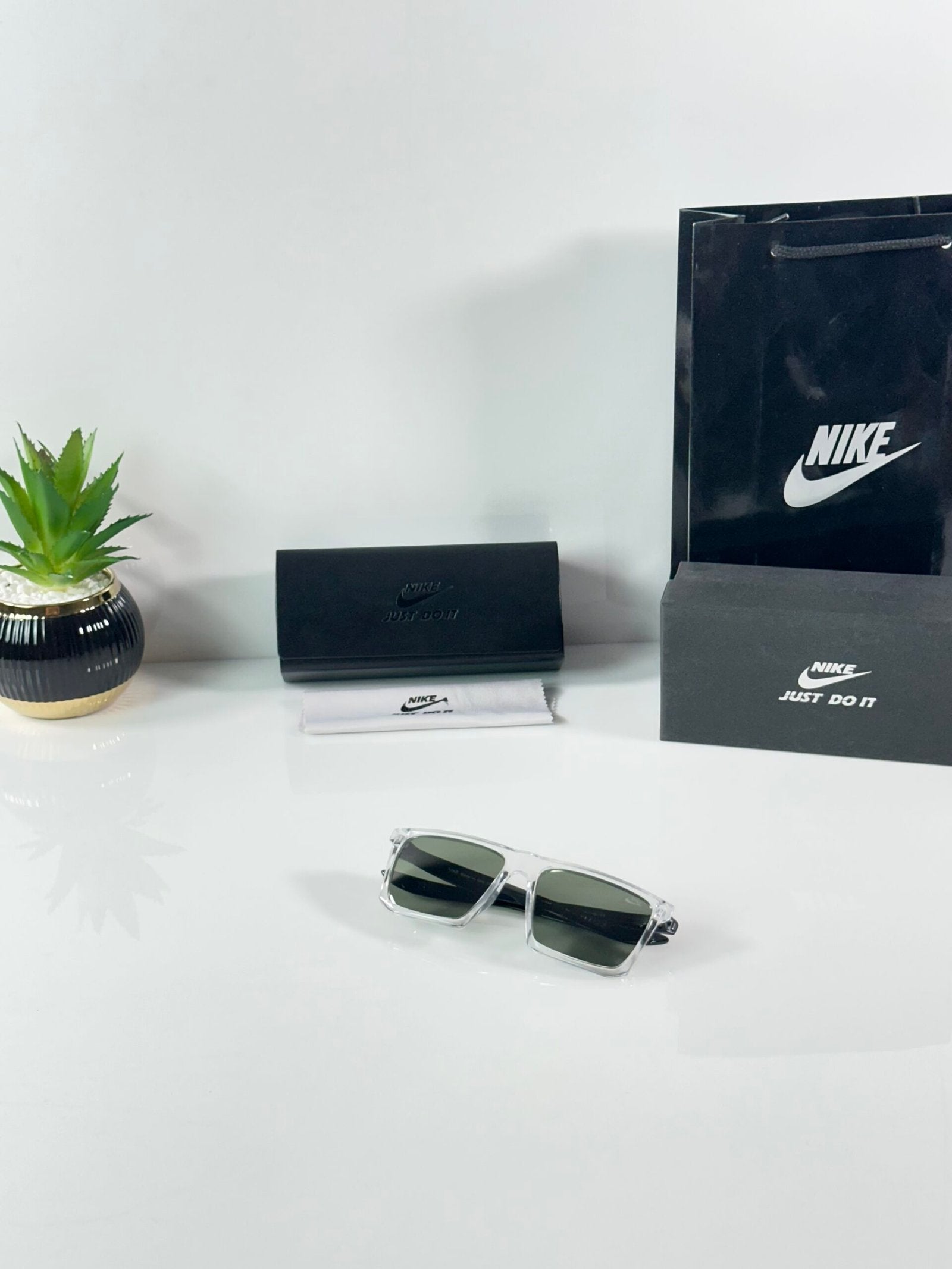 Nike_2239_Water_Black_Green