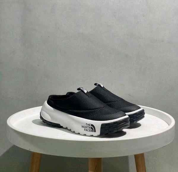 The Nort h Face Never Stop Mule Black White
