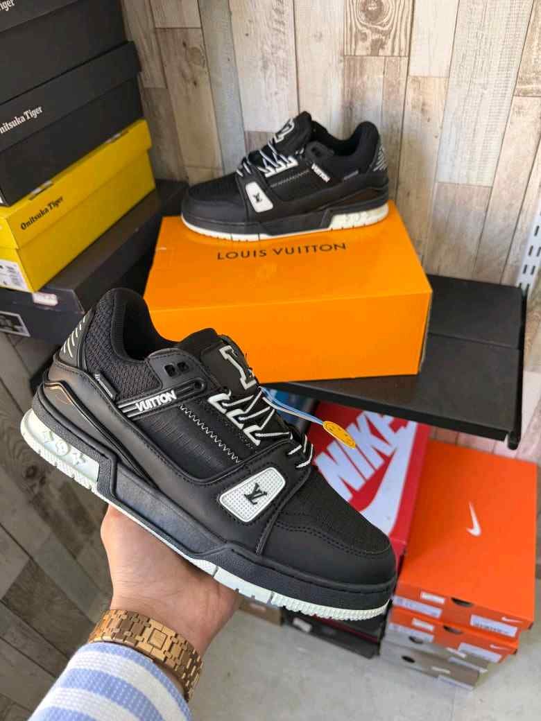 louiss Vuitton LV Trainer Sneakers black grey