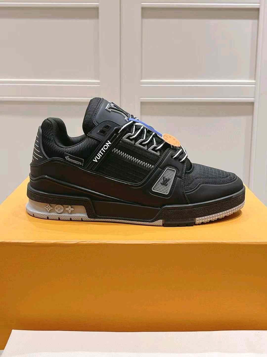 louiss Vuitton LV Trainer Sneakers black grey