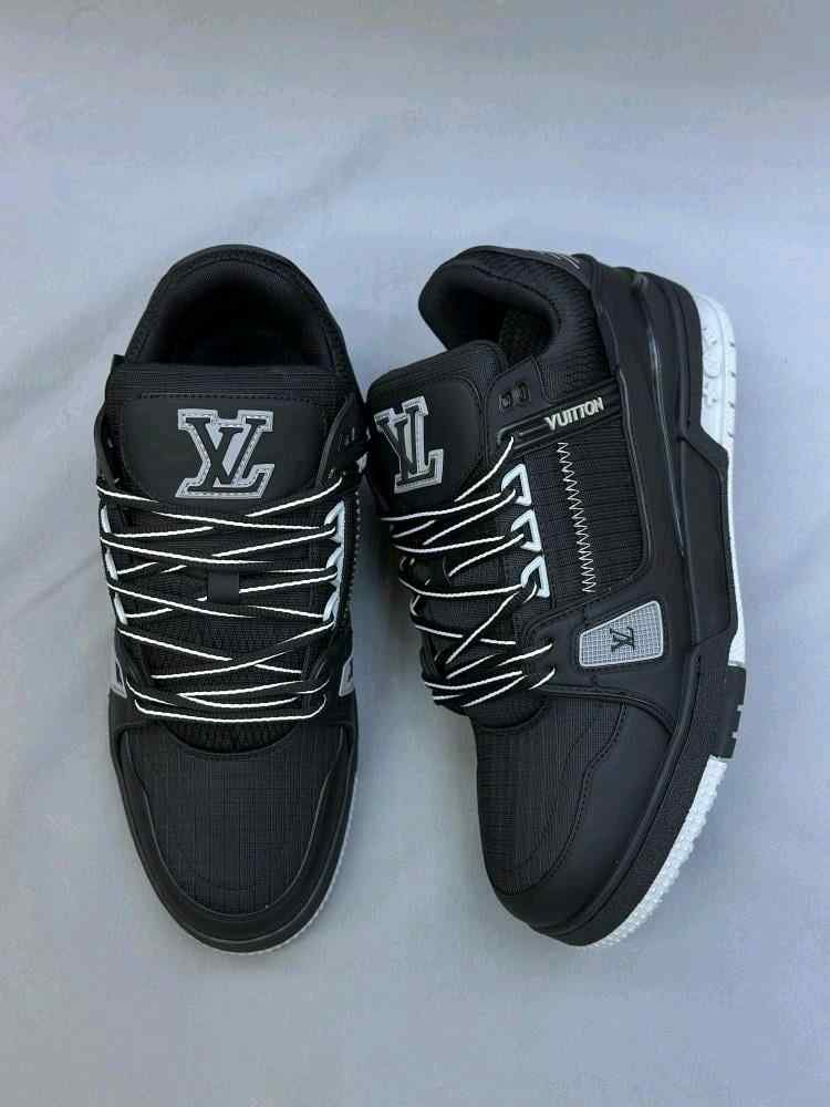 louiss Vuitton LV Trainer Sneakers black grey