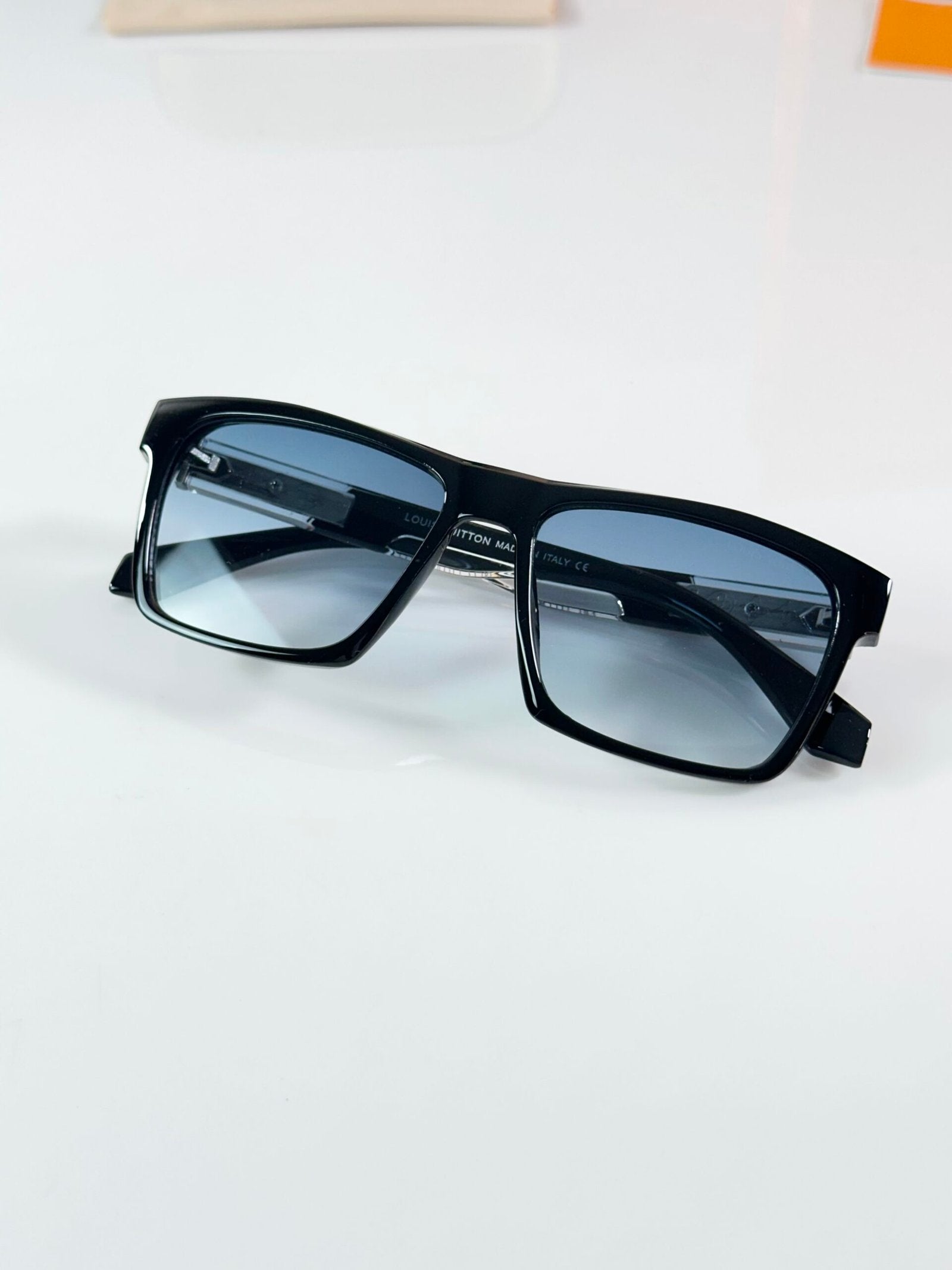 Louis_Vuitton_2191_Black_Blue