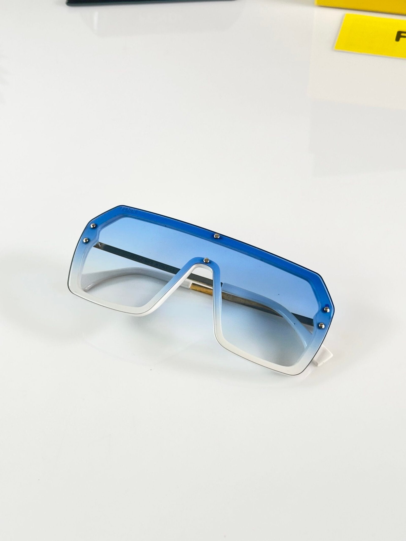 Fndi 1135 Gold White Blue