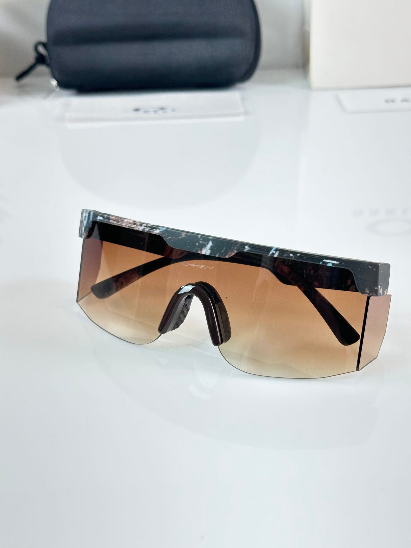 Oaklay 9957 Brown