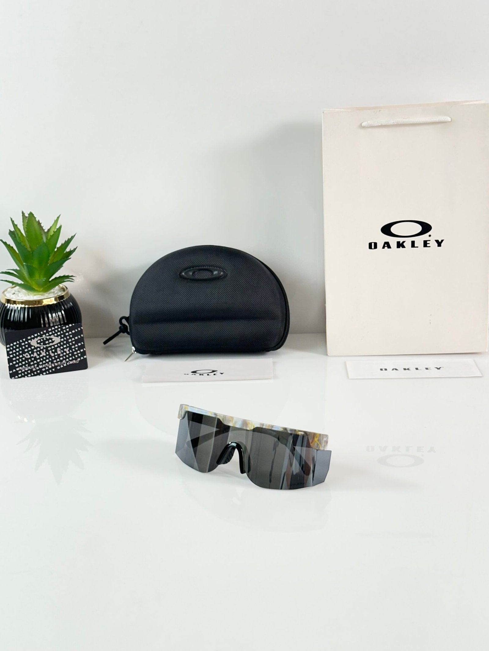 Oakley_9957_Marble_Silver_Mercury