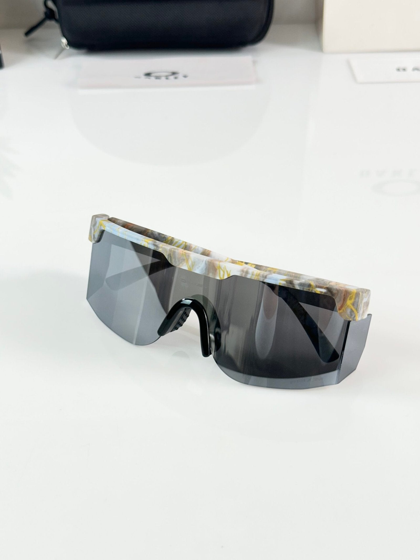 Oakley_9957_Marble_Silver_Mercury