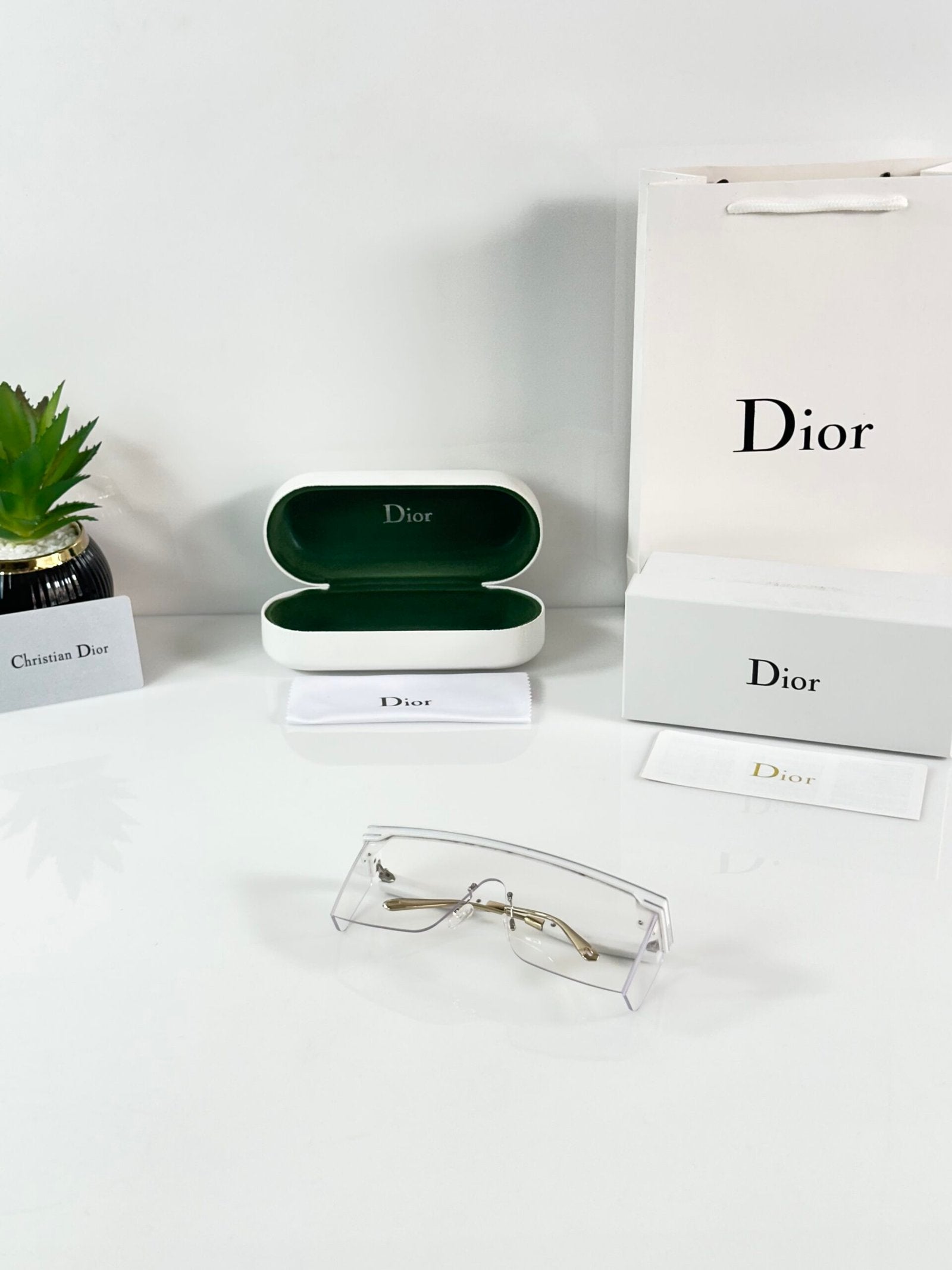 Dior_2165_White_Day