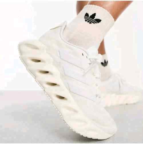 adidass switch fwd WHITE