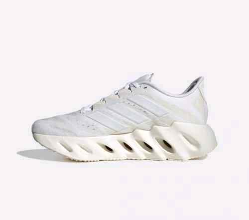 adidass switch fwd WHITE