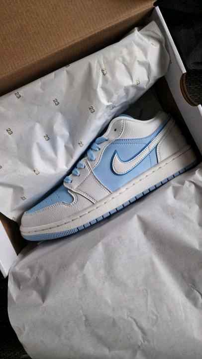 NIKEE AIR JORDAN RETRO 1 LOW SE ICE BLUE