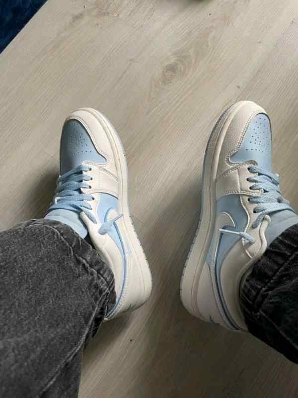 NIKEE AIR JORDAN RETRO 1 LOW SE ICE BLUE