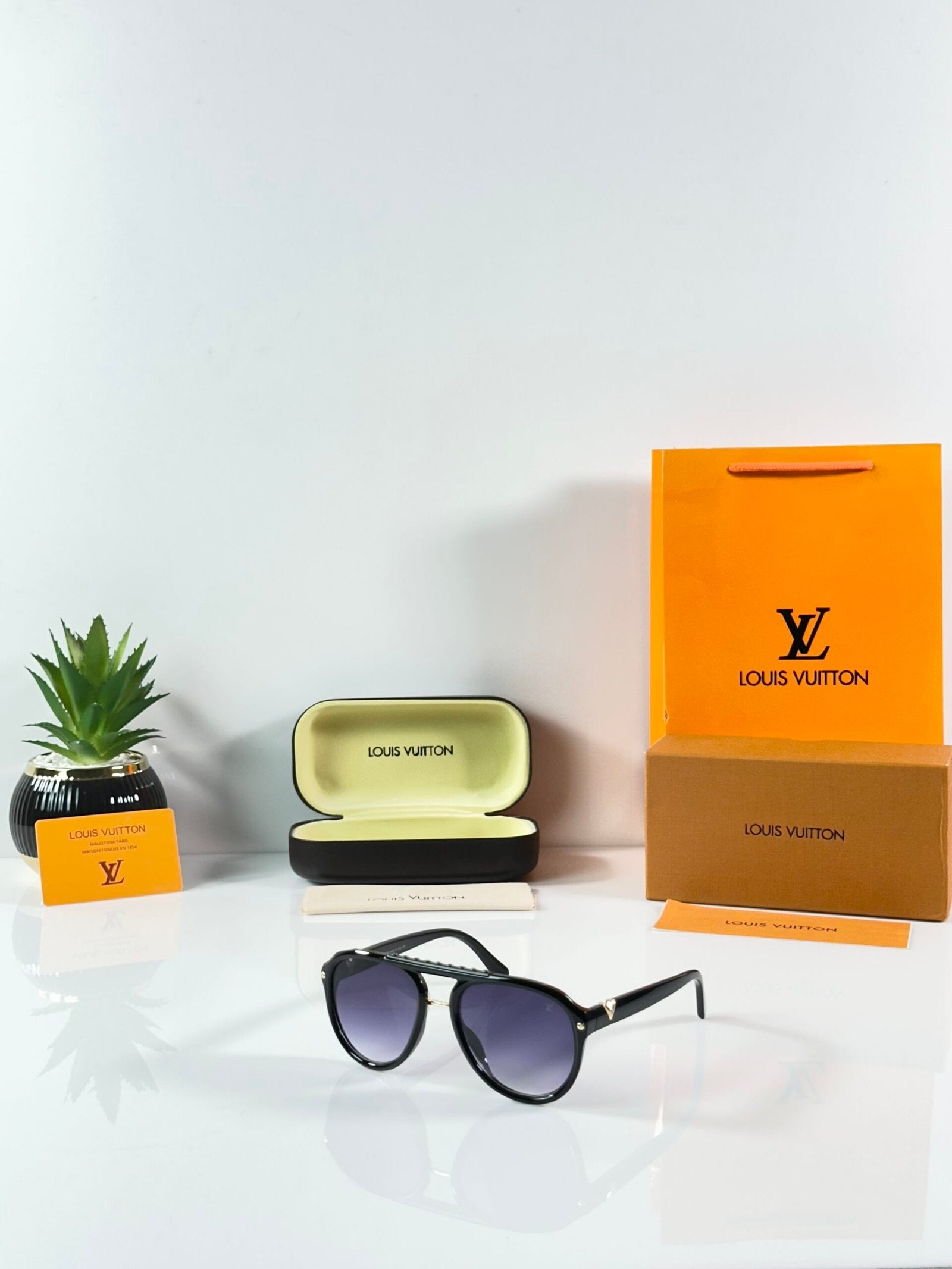 LV 1939 Black Shaded