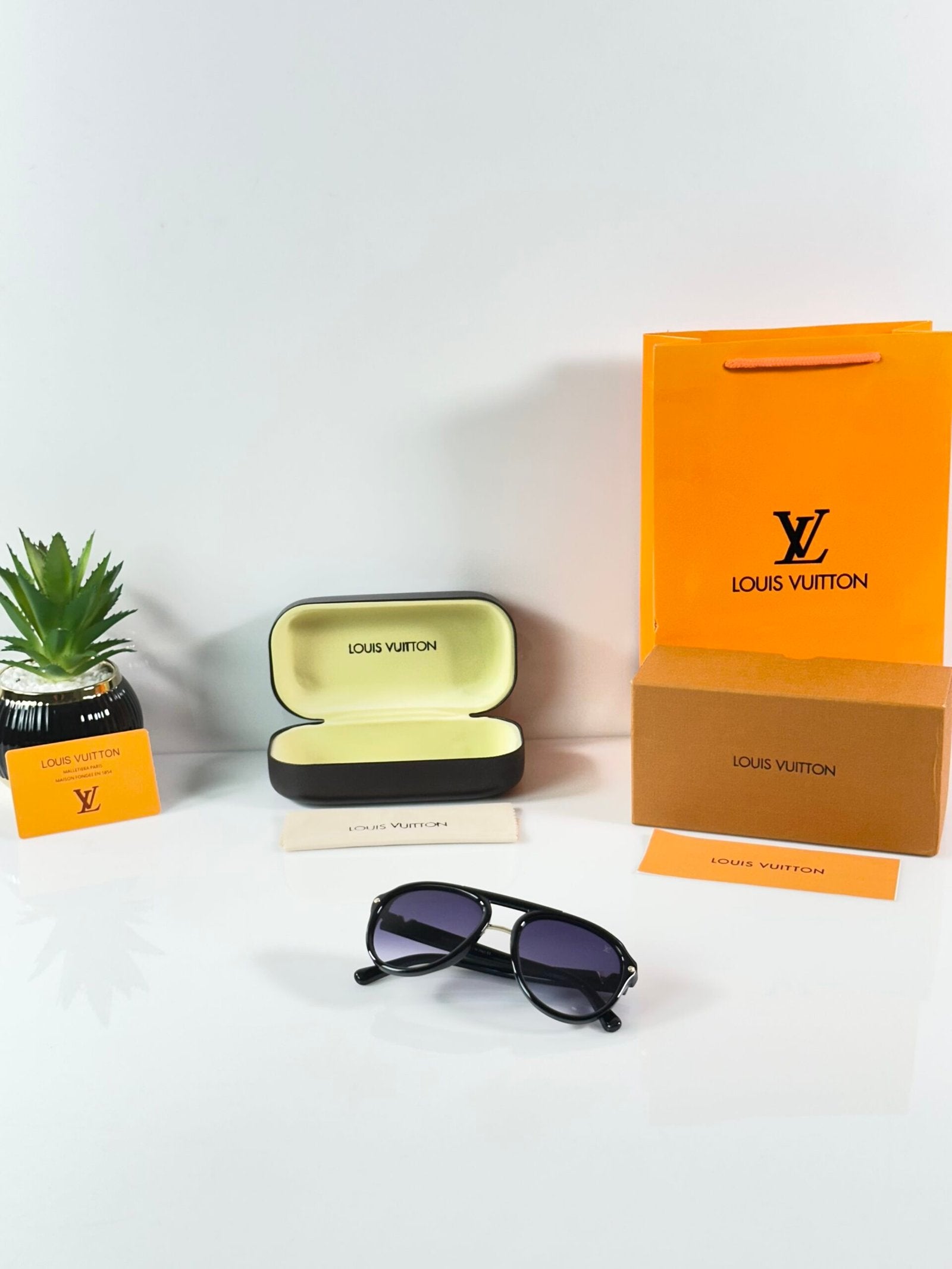 LV 1939 Black Shaded