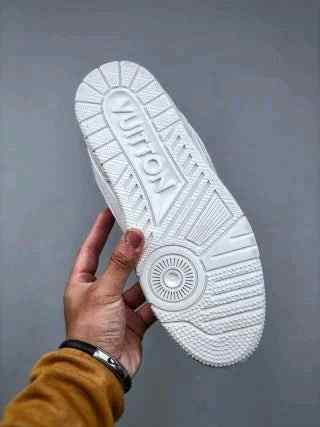 Louiss Vuitton Trainer Triple White