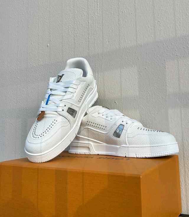 Louiss Vuitton Trainer Triple White