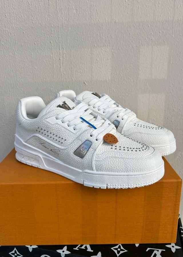 Louiss Vuitton Trainer Triple White