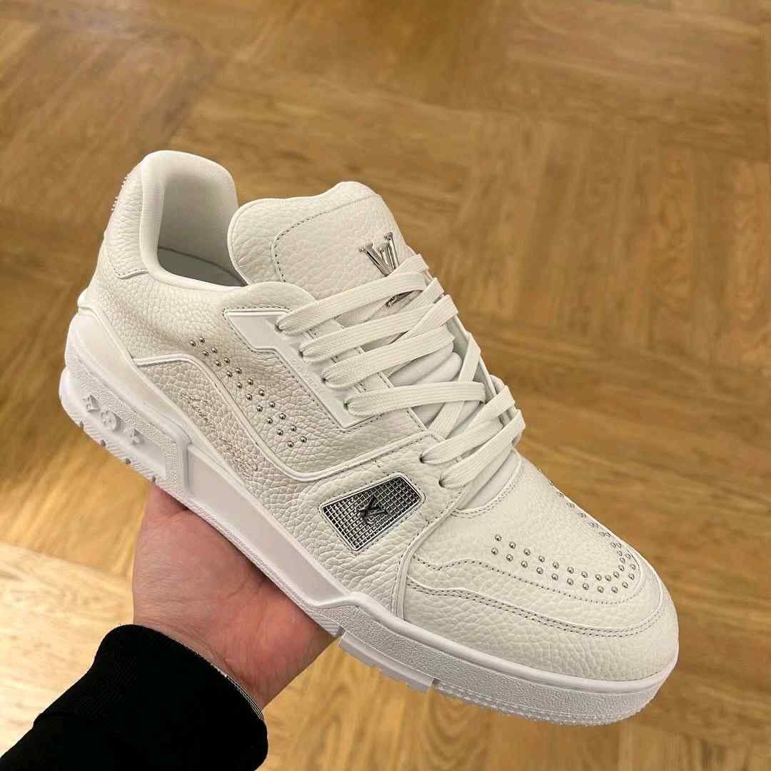 Louiss Vuitton Trainer Triple White
