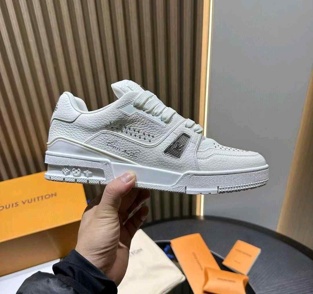 Louiss Vuitton Trainer Triple White