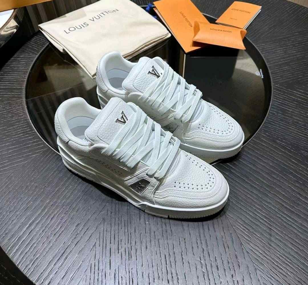 Louiss Vuitton Trainer Triple White