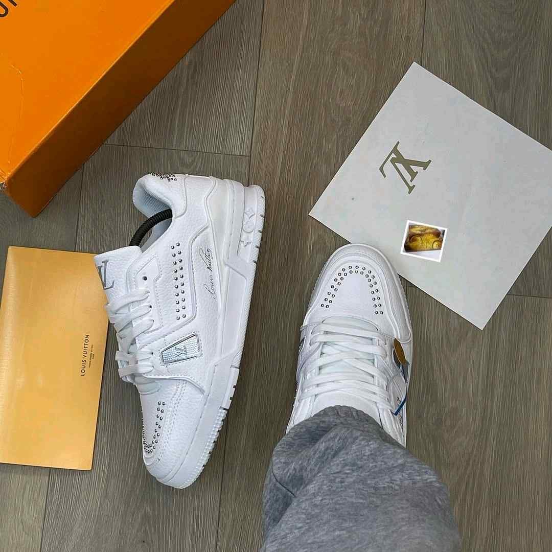 Louiss Vuitton Trainer Triple White