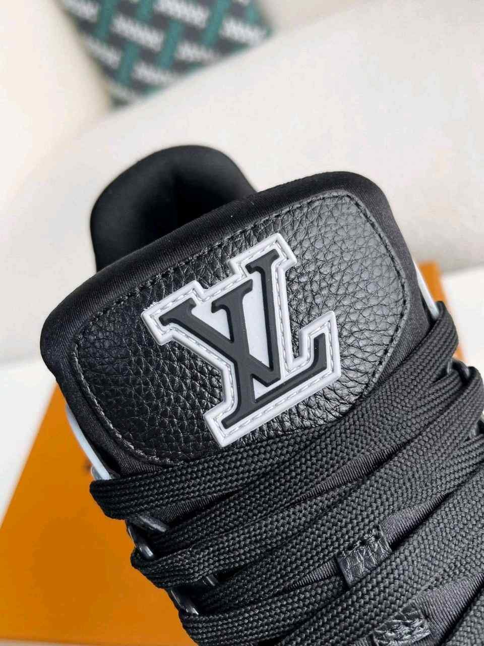 Louis_Vuitton_Trainer_Black_Grey_