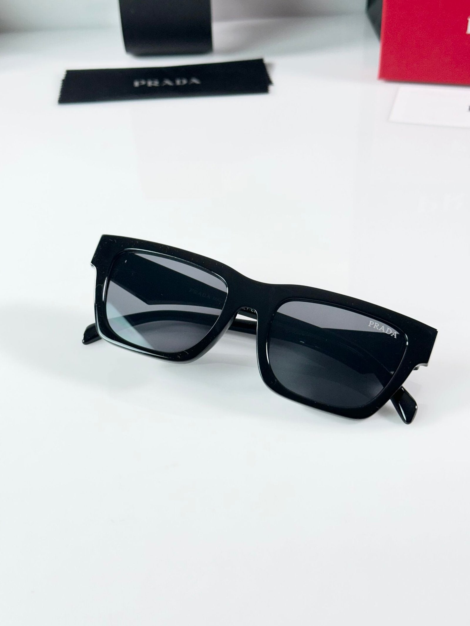 PR_06 Shine Black