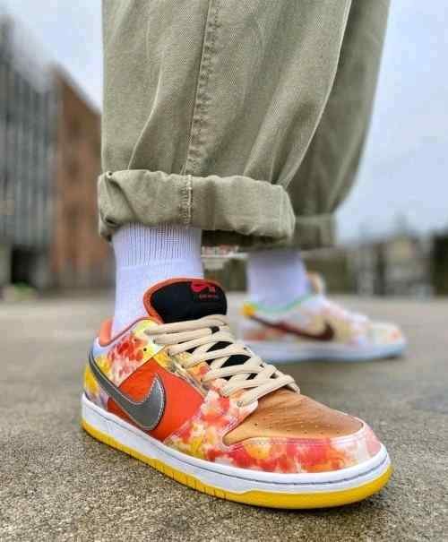 nikee sb dunk low street hawker