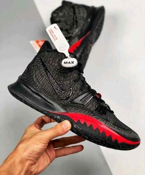 Nikee Kyrie 7 Bred