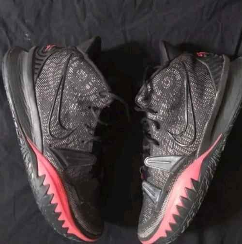Nikee Kyrie 7 Bred