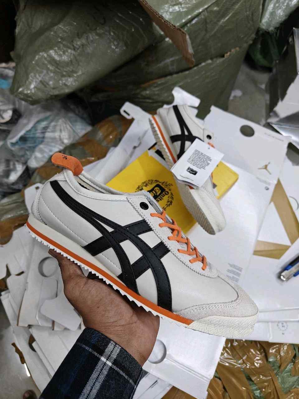 Onitsukaa Tiger Mexico 66 SD Cream Black Orange