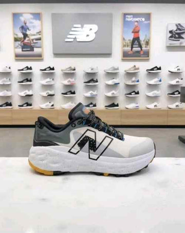 New Balanc e Fresh Foam X More Trail v2 White Grey