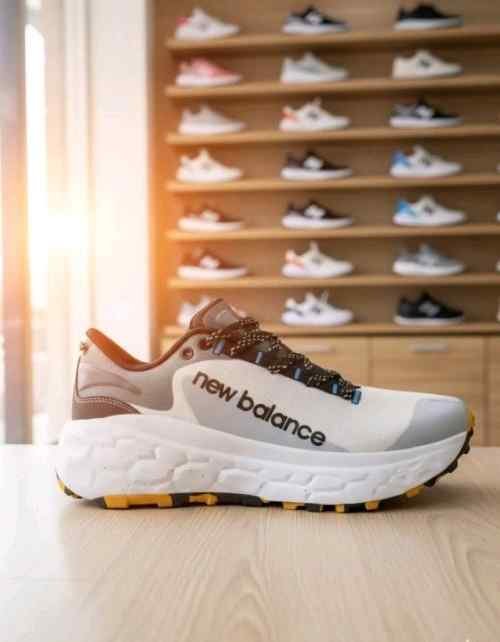 New Balanc e Fresh Foam X More Trail v2 White Grey
