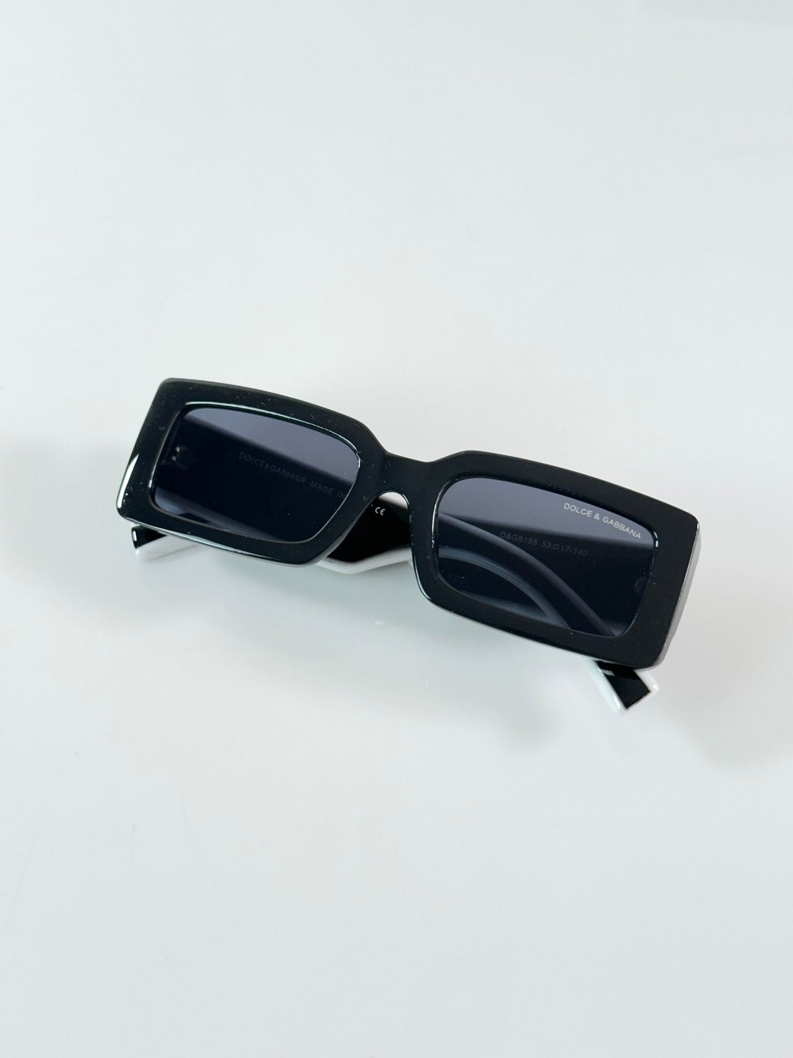 DG 6187 Black White