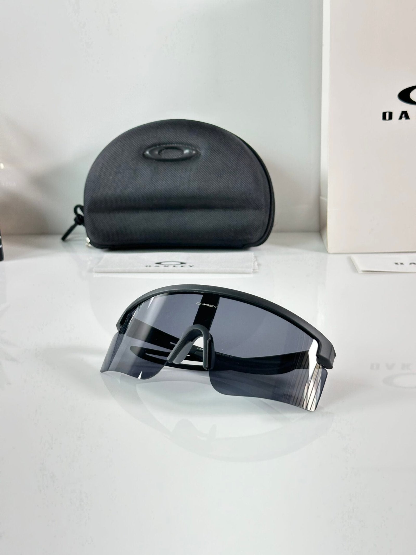 Oak 2306 Black