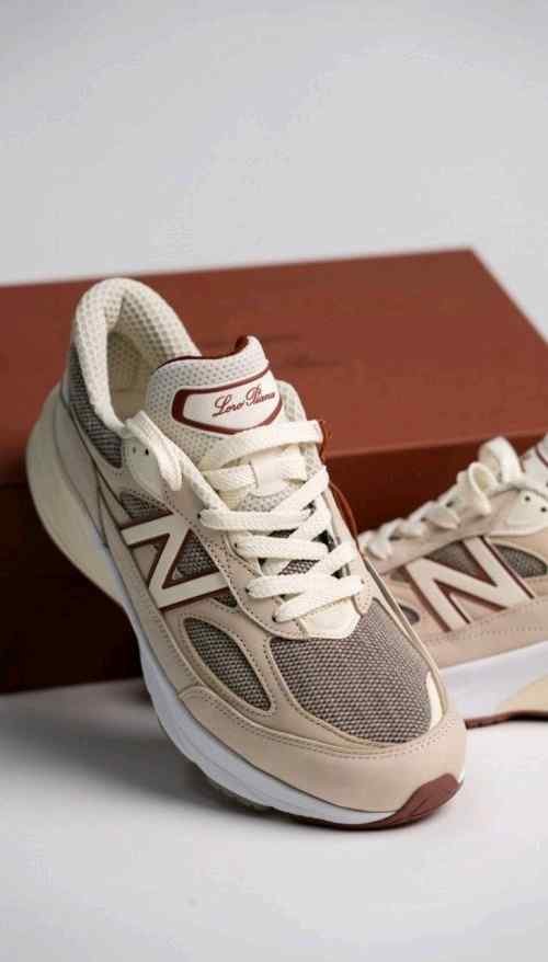 new balancee 990 Beige Loro Piana
