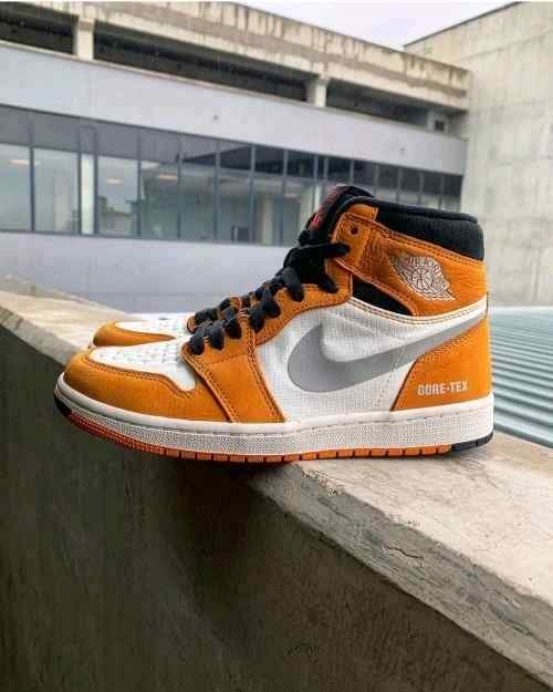 nikee Jordan retro 1 High Element Goretex Light Curry