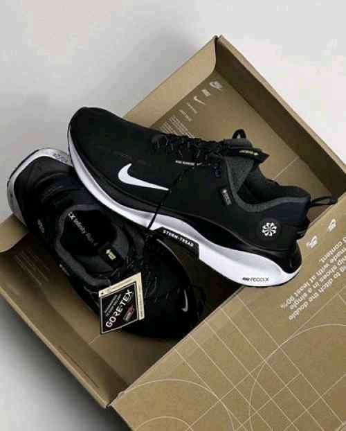 Nikee INFINITY Run 4 React X GORE TEX BLACK WHITE