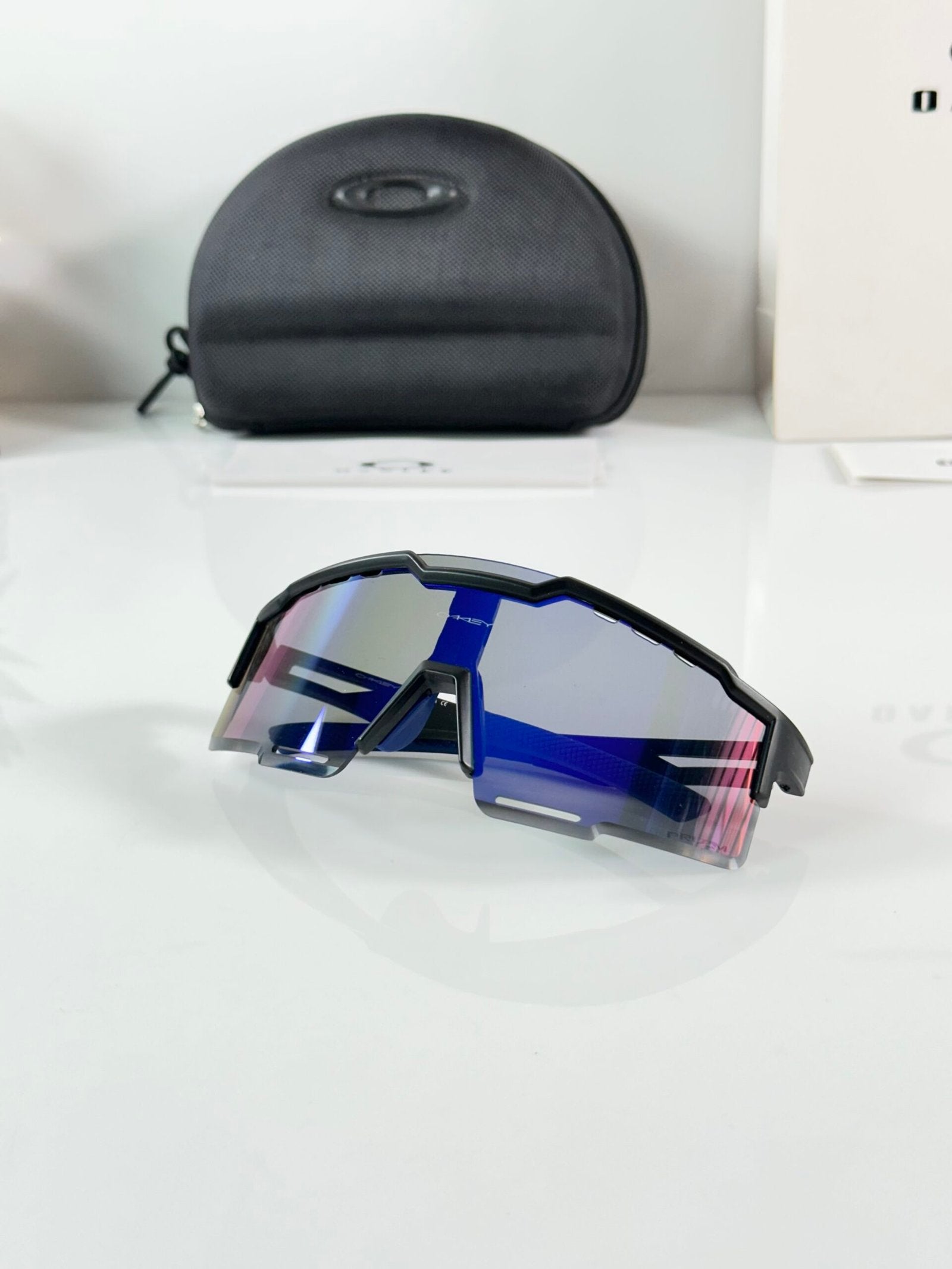 Oakley_9965_Black_Blue_Revo