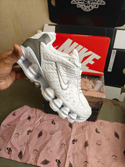 Nikee Shox TL Metallic green