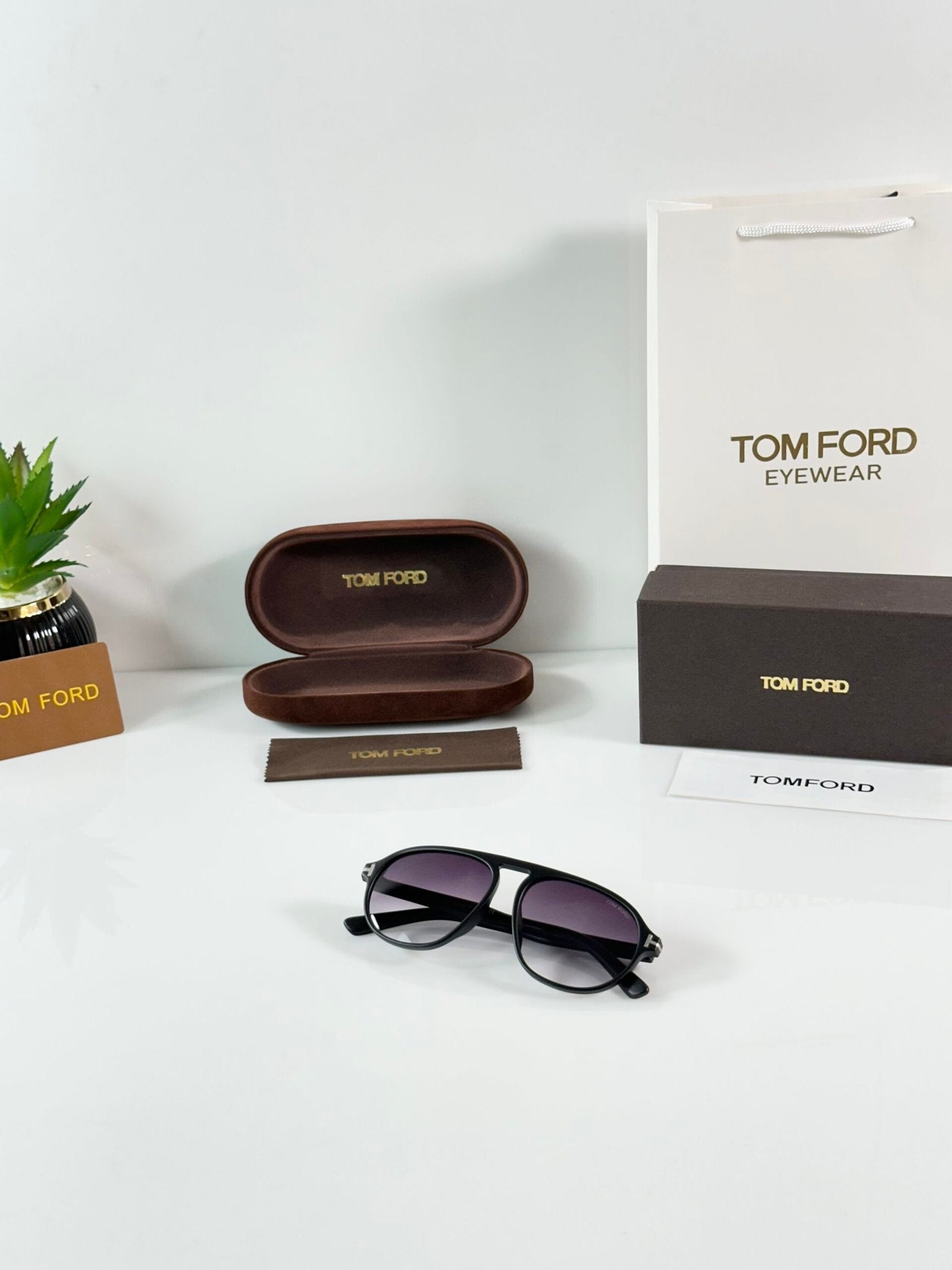 TOM 755 Black Shaded