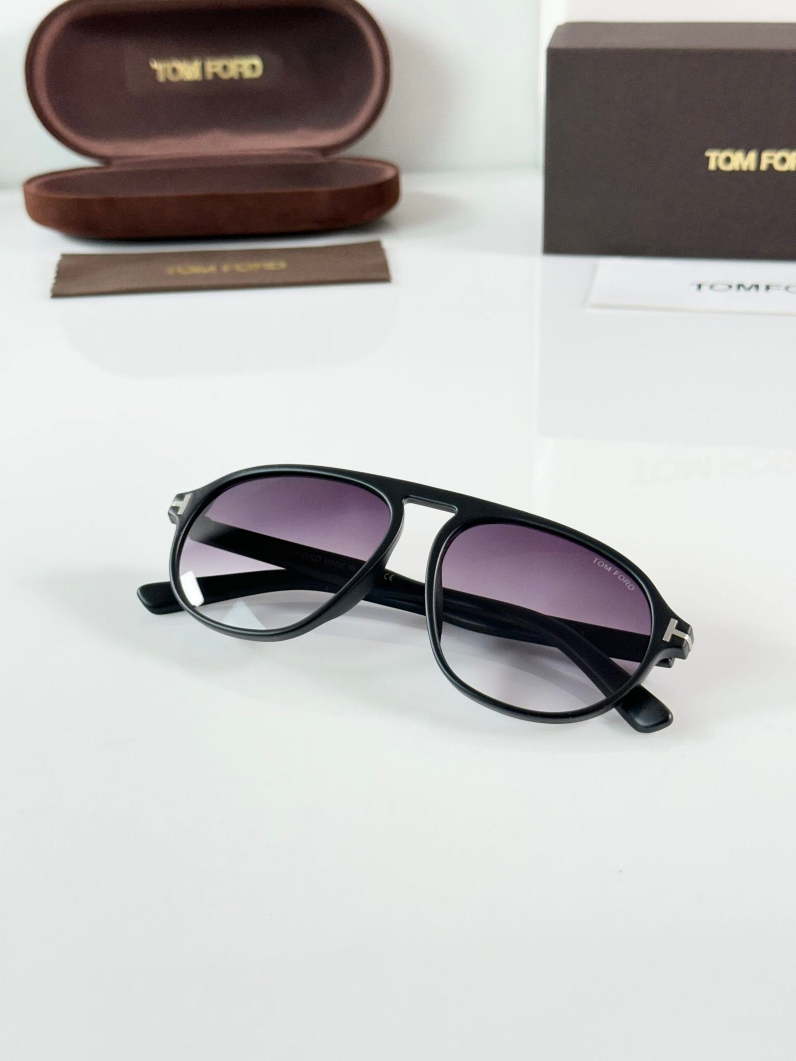 TOM 755 Black Shaded