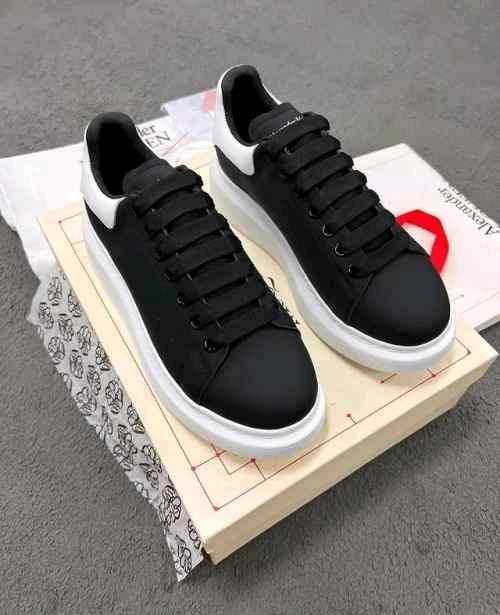 Alexandar McQueen Premium Blackwhite