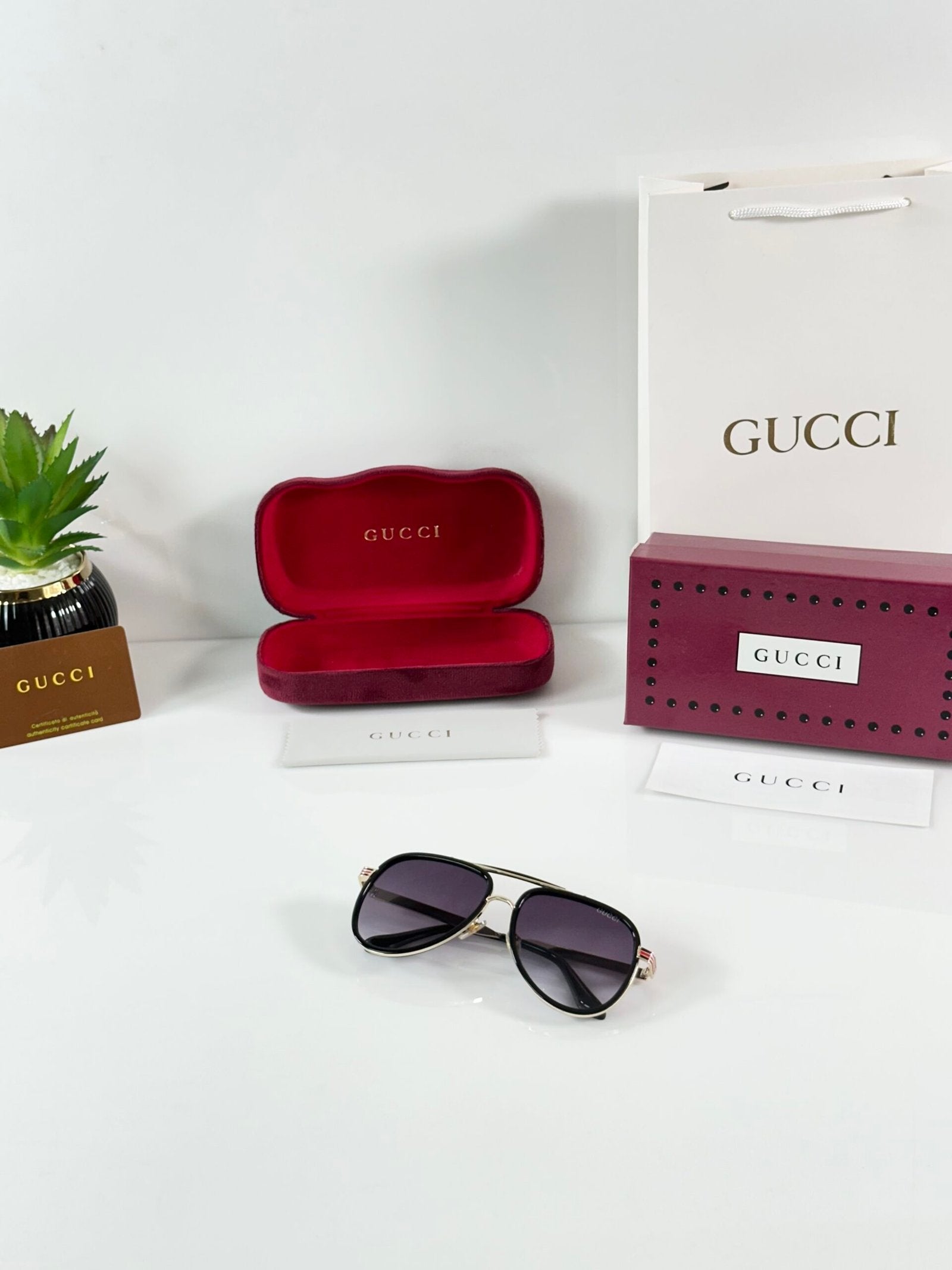 Gucci_3748_Gold_Black_DC