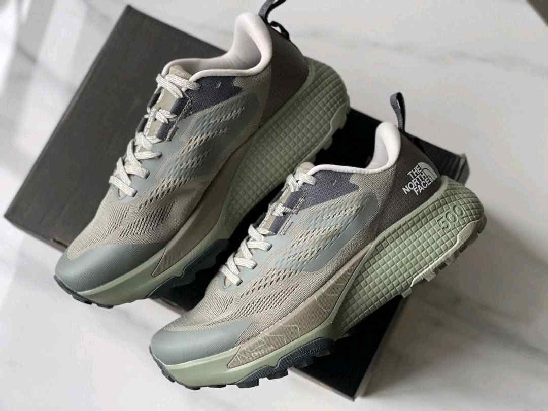 The North facee Altamesa 500 trail Grey Green