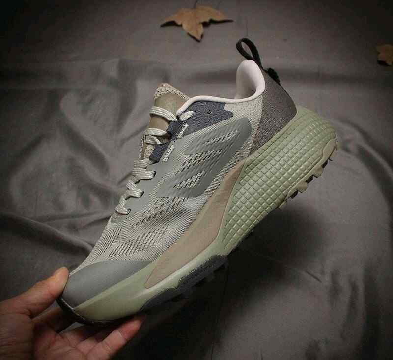 The North facee Altamesa 500 trail Grey Green