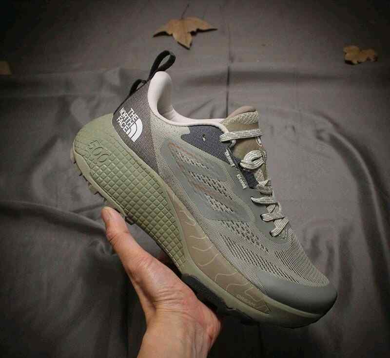 The North facee Altamesa 500 trail Grey Green